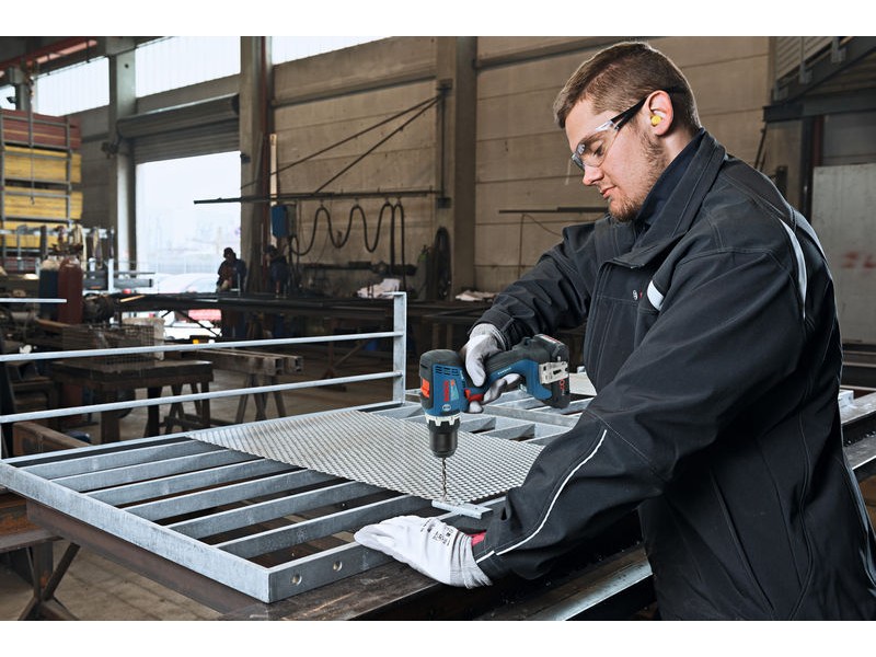 Akumulatorski vrtalni vijačnik Bosch PRO GSR 18V-65 v L-case Pick & Click + 82 dodatkov, 06019N3207